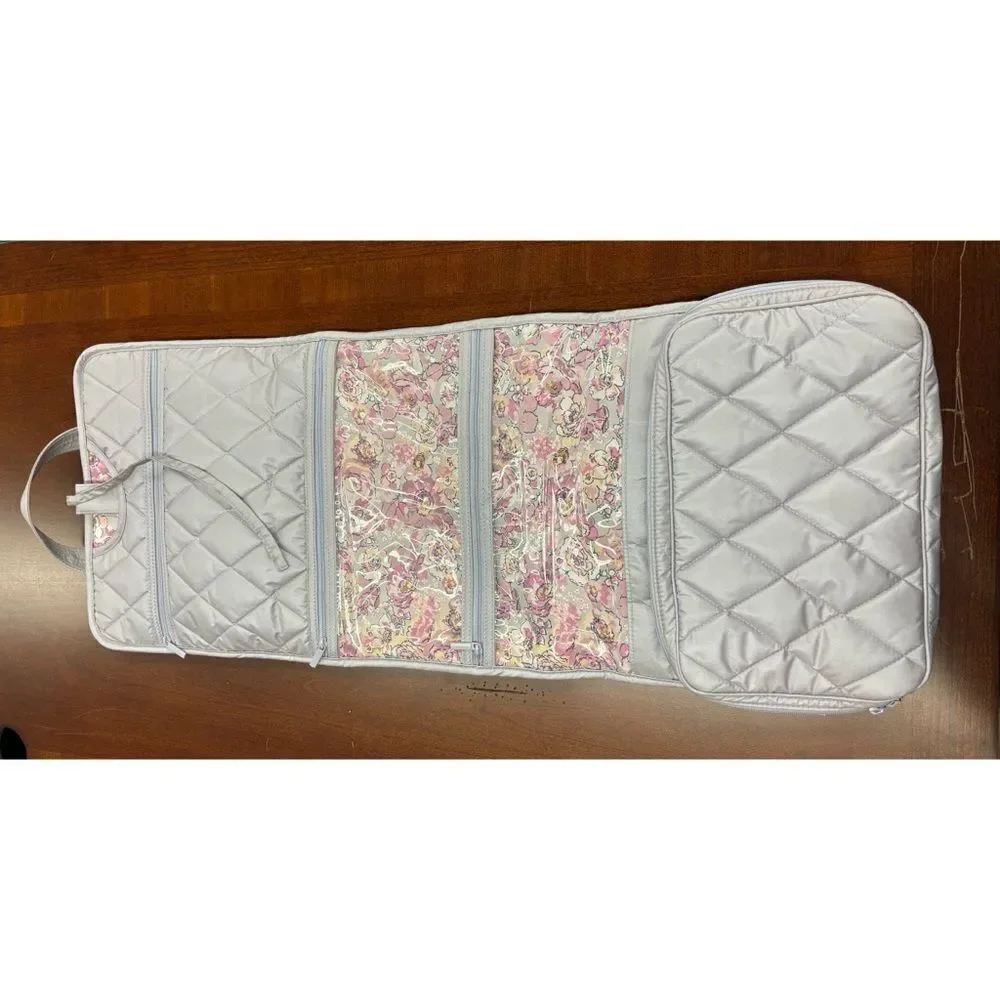 Vera Bradley Hanging Tolletries Organiaer Travel Cosmelle Ban in Lavender Pearl